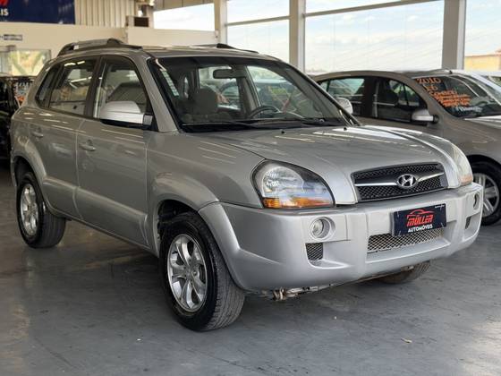 HYUNDAI TUCSON 2.0 MPFI GLS 16V 143CV 2WD GASOLINA 4P AUTOMÁTICO HYUNDAI TUCSON 2.0 MPFI GLS 16V 143CV 2WD GASOLINA 4P AUTOMÁTICO
